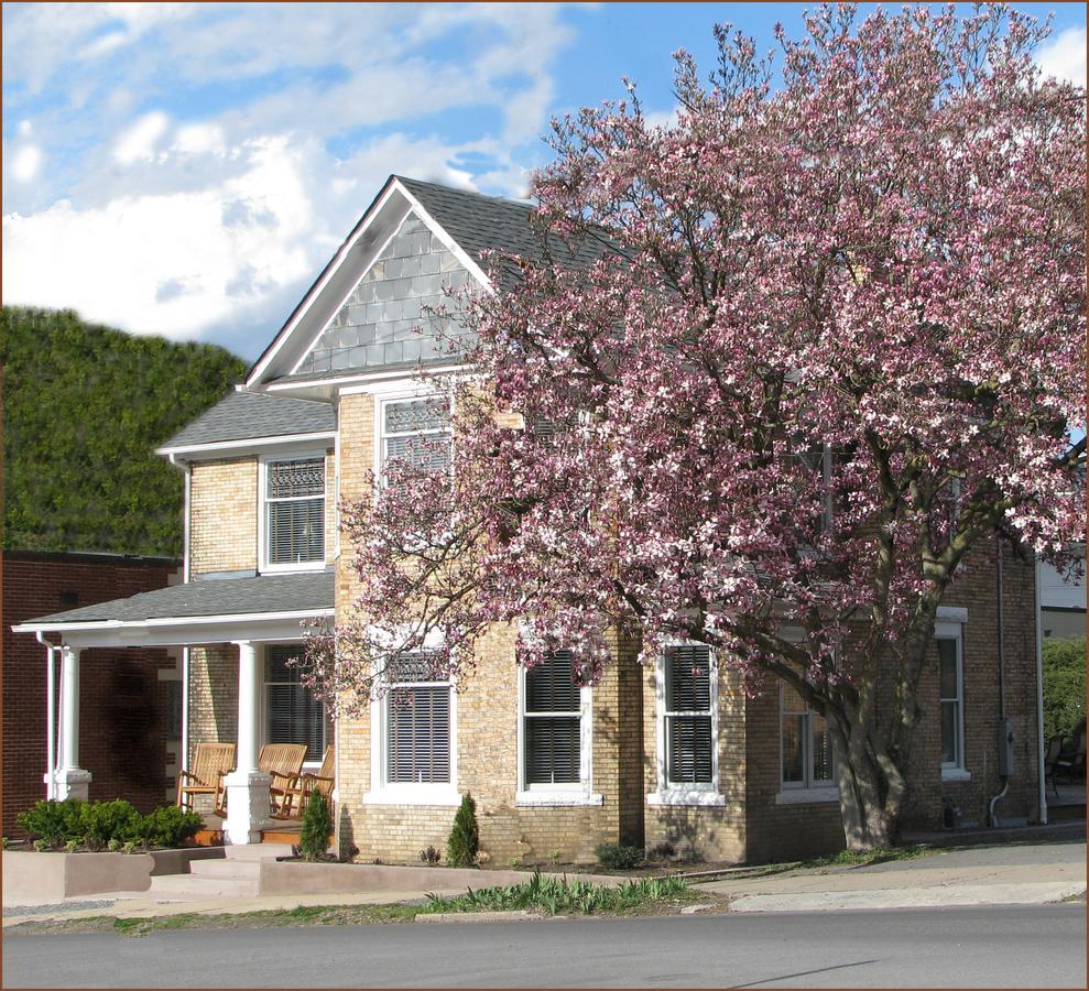 The Guest House Inn On Courthouse Square Hinton ภายนอก รูปภาพ