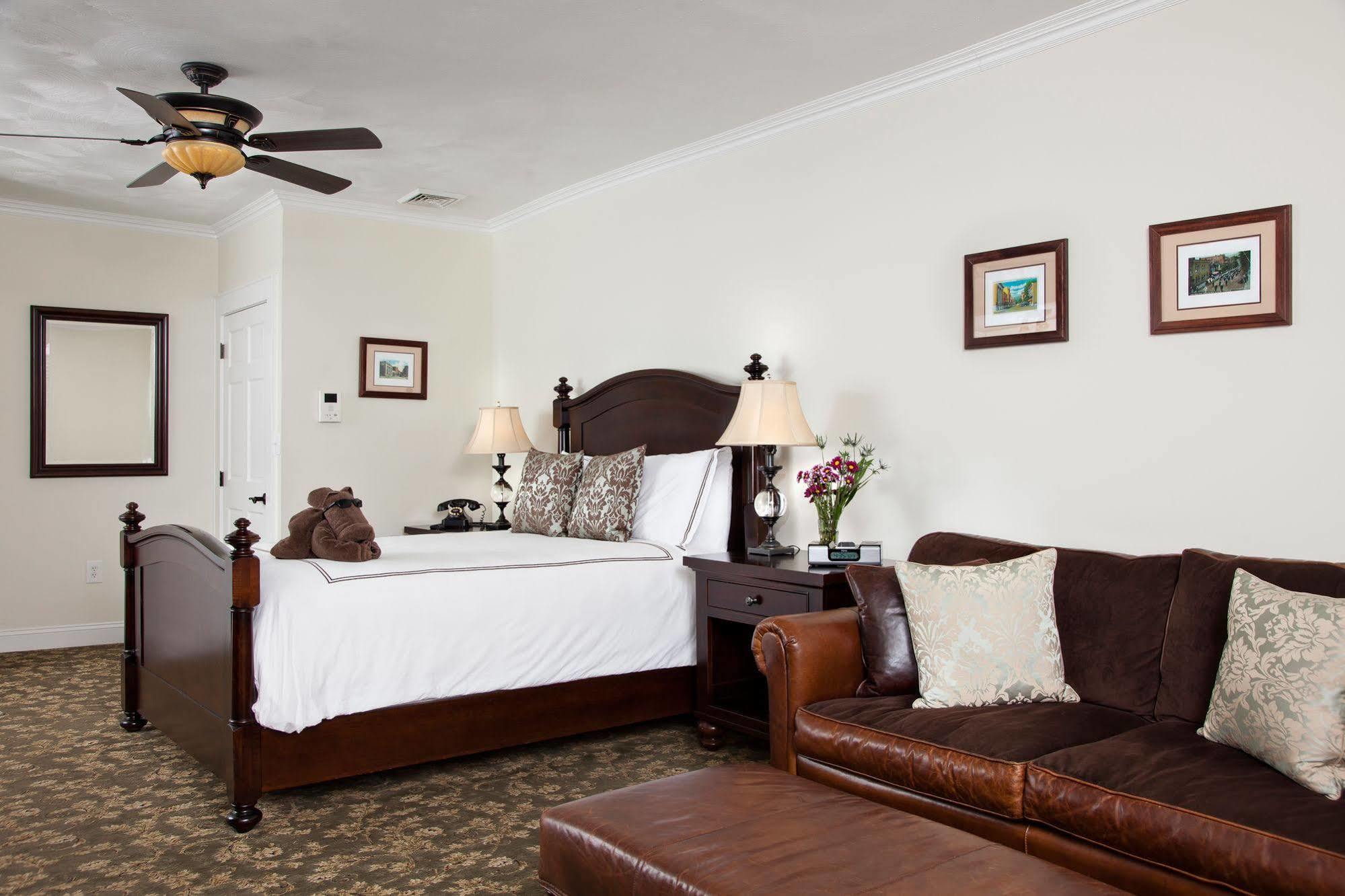 The Guest House Inn On Courthouse Square Hinton ภายนอก รูปภาพ